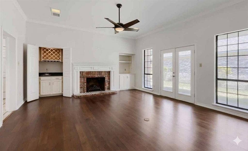 1201 St James Place, Arlington, TX 76011 1201 St James Place, Arlington, TX 76011