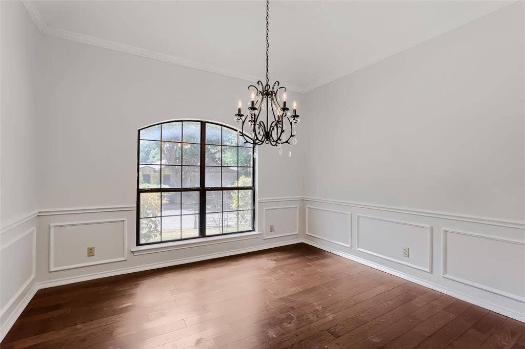 1201 St James Place, Arlington, TX 76011 1201 St James Place, Arlington, TX 76011