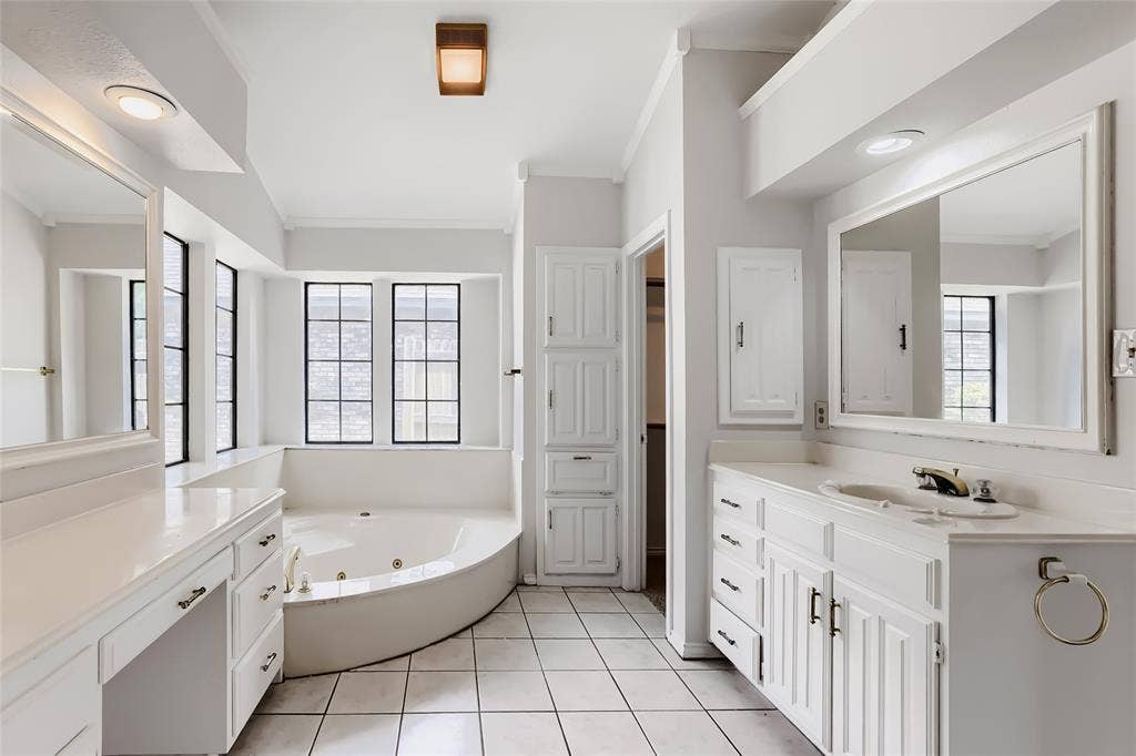 1201 St James Place, Arlington, TX 76011 1201 St James Place, Arlington, TX 76011