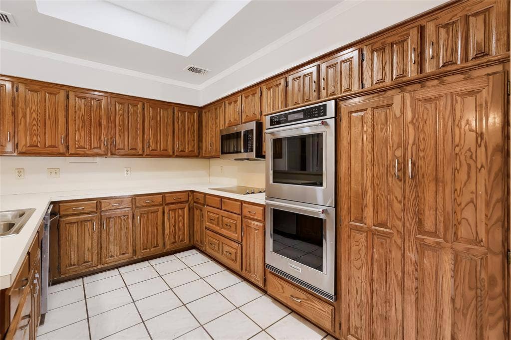 1201 St James Place, Arlington, TX 76011 1201 St James Place, Arlington, TX 76011