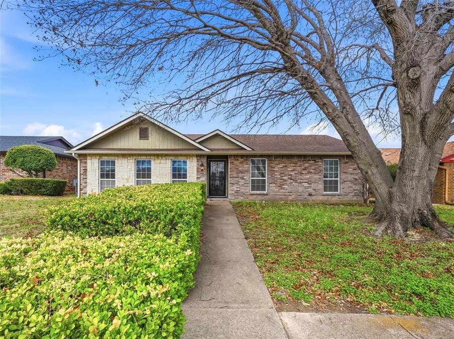 Property photo for 905 Brookhaven Drive, Lancaster, TX