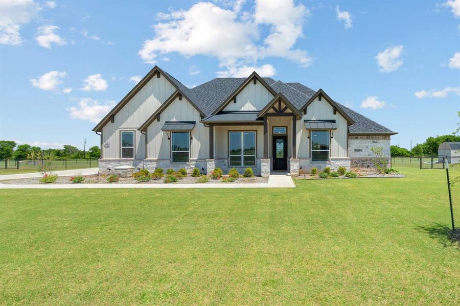 Property photo for 161 Frontera Drive, Decatur, TX