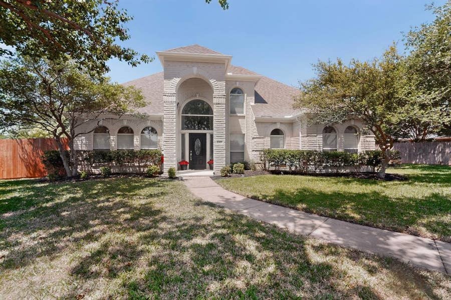 Property photo for 2301 Maryanne Lane, Plano, TX