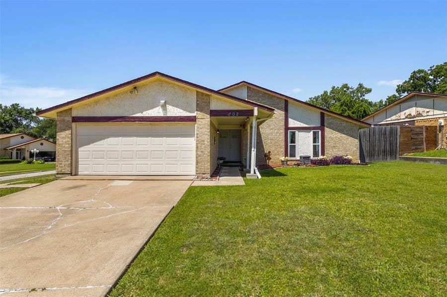 Property photo for 802 Via Balboa, Mesquite, TX