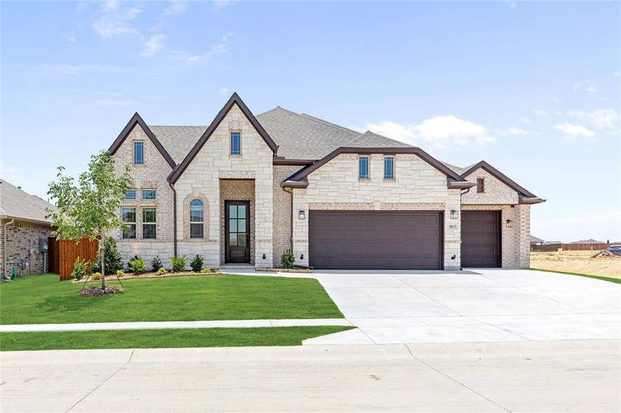 Property photo for 1033 Emerald Trace Drive, Justin, TX