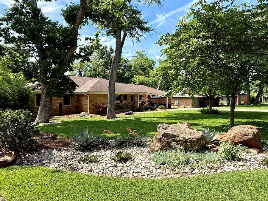 Property photo for 1035 Waterford Drive, Dallas, TX