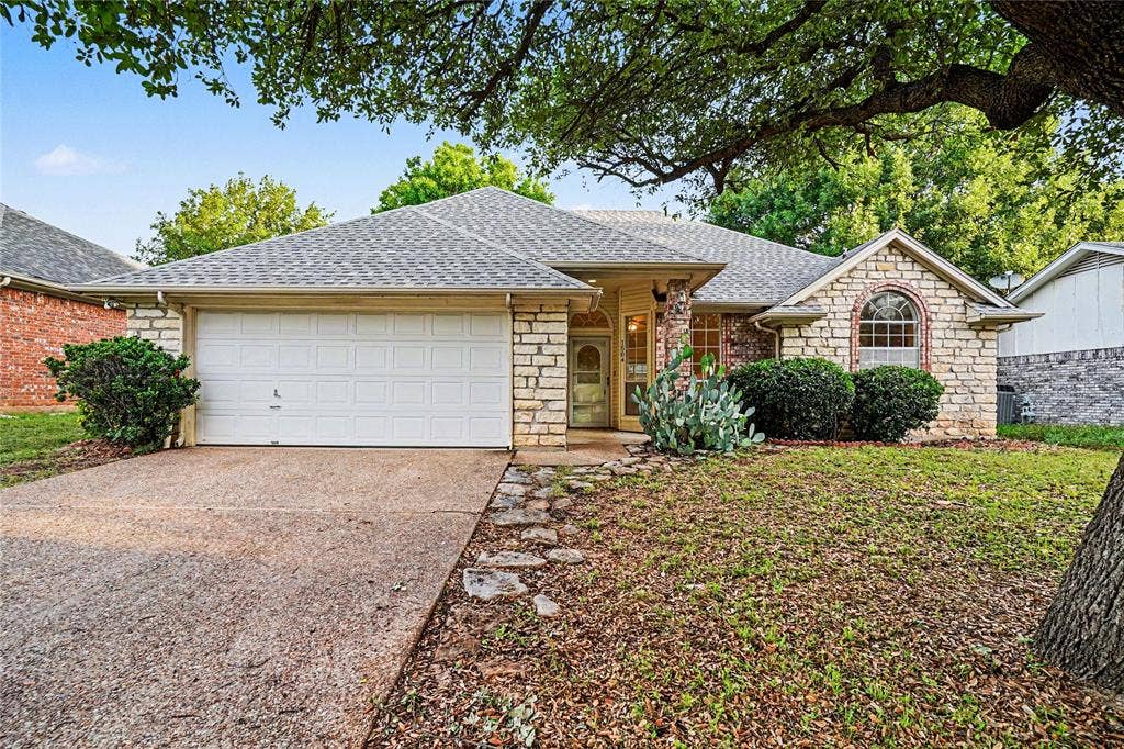 1504 Clover Lane, Granbury, TX 76048 1504 Clover Lane, Granbury, TX 76048