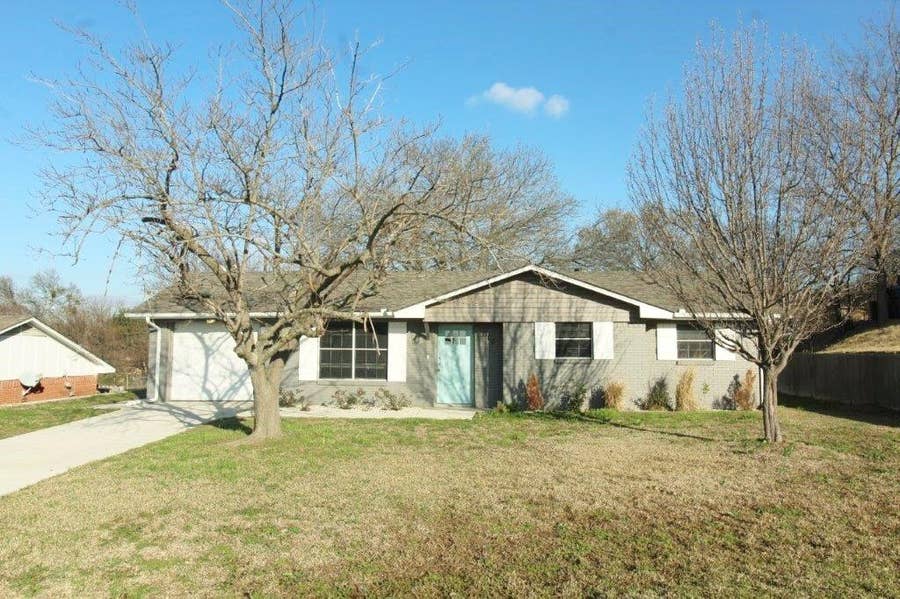 Property photo for 610 Overlook Drive, Midlothian, TX