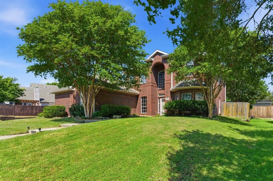 Property photo for 1214 Holly Hill Drive, Grand Prairie, TX