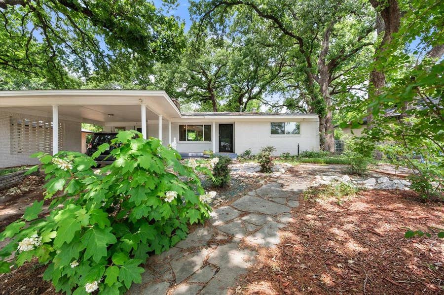 Property photo for 1209 W Lilly Lane, Arlington, TX