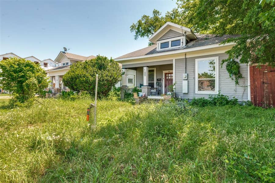 Property photo for 520 W 9th Street, Dallas, TX