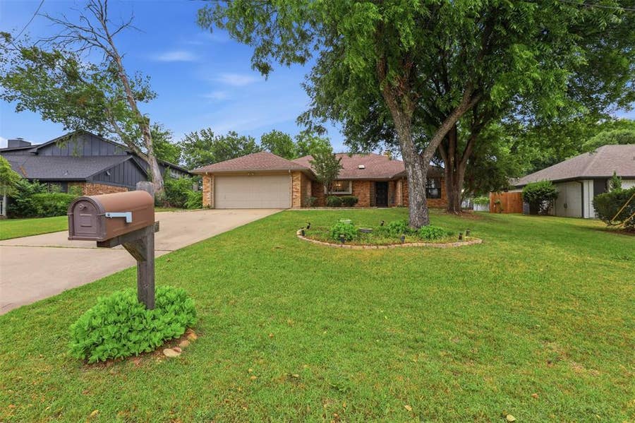 Property photo for 5207 Fairway Circle, De Cordova, TX