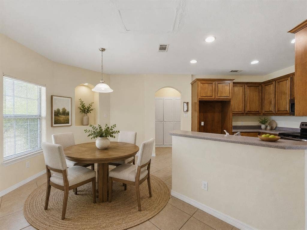208 Red Wolf Lane, Red Oak, TX 75154 Virtually Staged