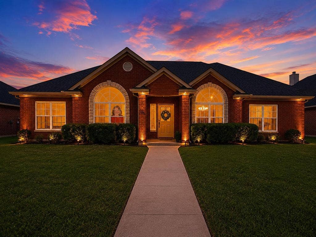 208 Red Wolf Lane, Red Oak, TX 75154 Virtually Staged