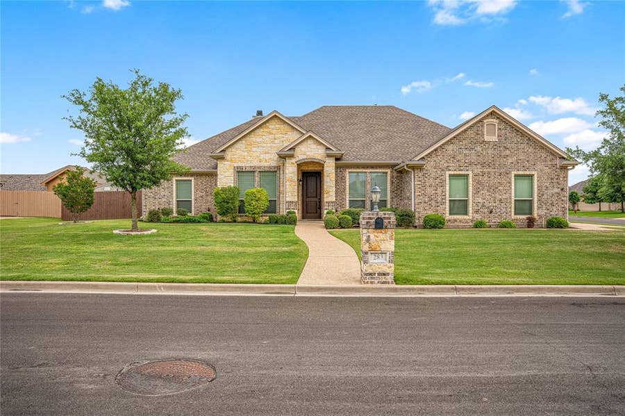 Property photo for 283 Briarleaf Circle, Hewitt, TX