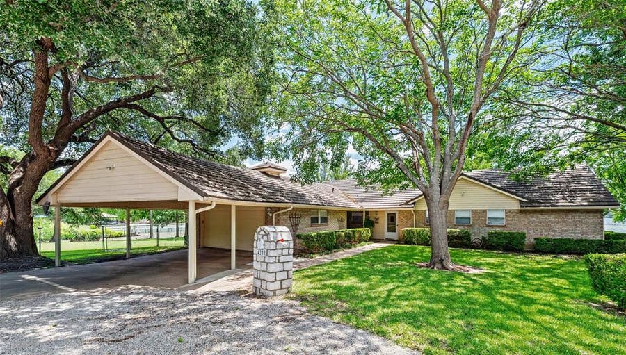 Property photo for 4208 Indian Creek Court, Granbury, TX