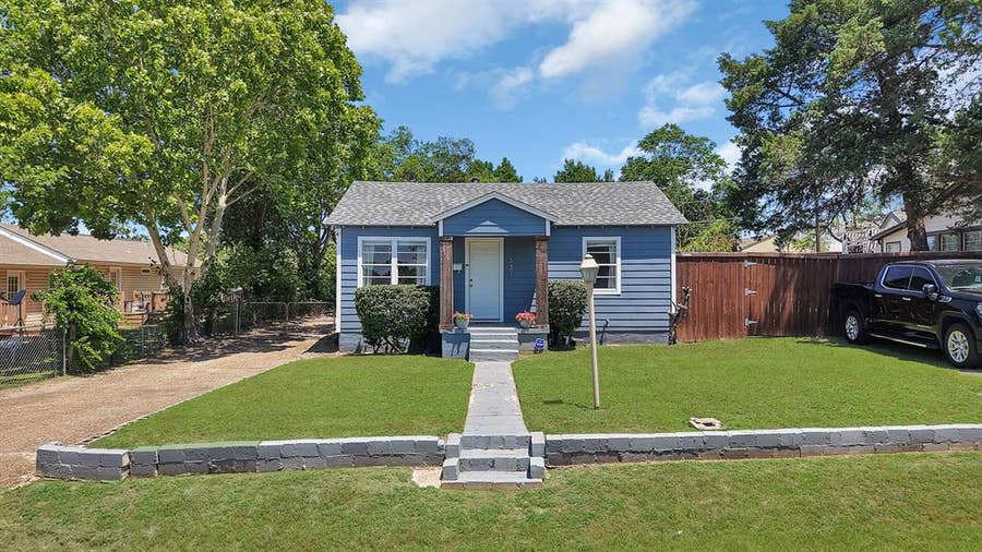 Property photo for 331 W Vinyard Road, Duncanville, TX