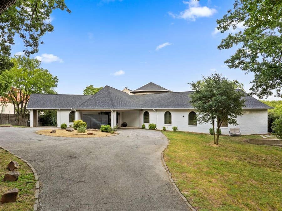 Property photo for 8542 Meadowbrook Drive, Fort Worth, TX