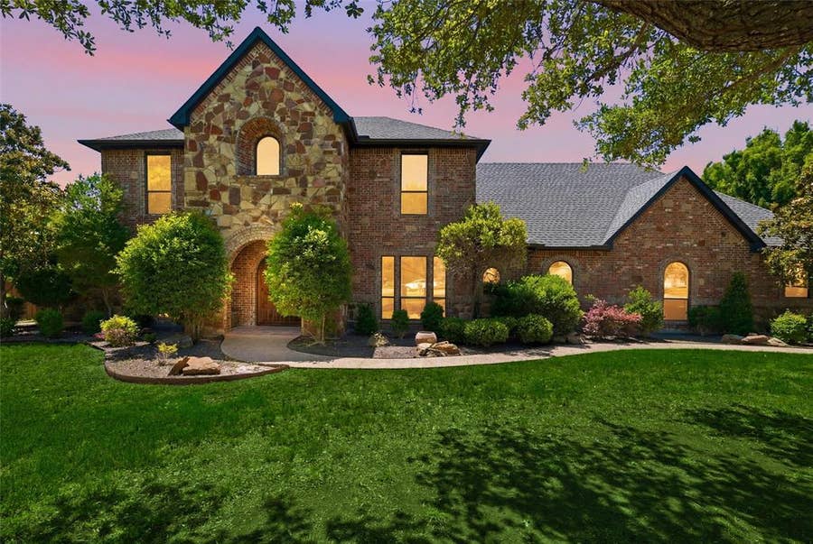 Property photo for 5079 April Lane, Waxahachie, TX