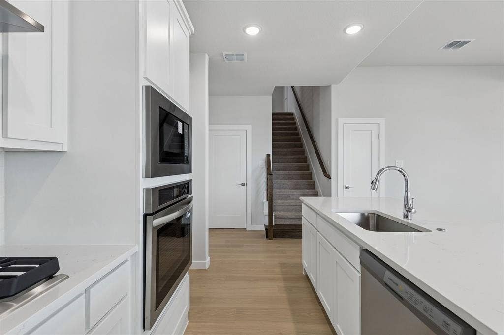 733 Lyft Lane, Aledo, TX 76008 Kitchen in the Stanley II home plan by Trophy Signature Homes – REPRESENTATIVE PHOTO