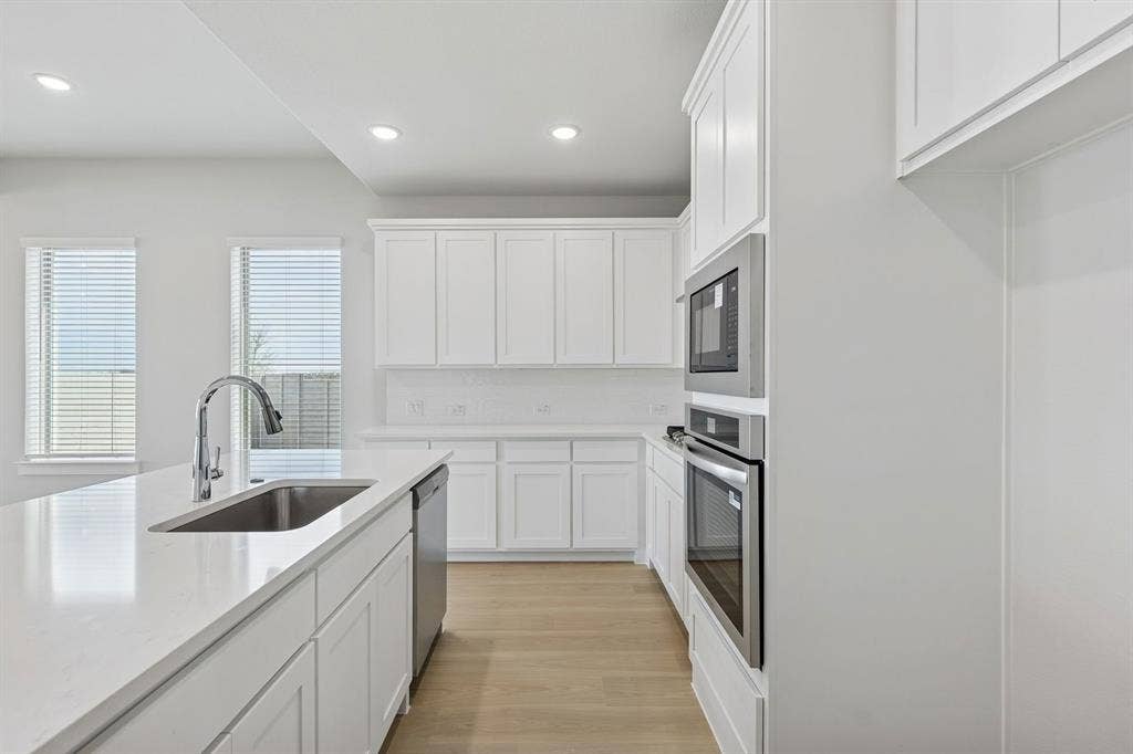 733 Lyft Lane, Aledo, TX 76008 Kitchen in the Stanley II home plan by Trophy Signature Homes – REPRESENTATIVE PHOTO