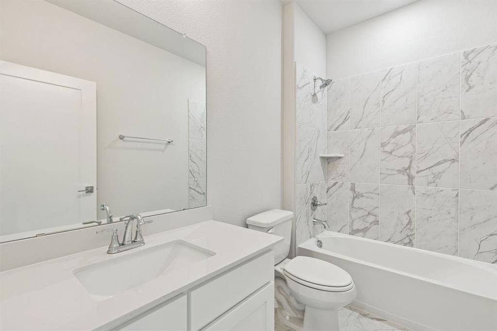 733 Lyft Lane, Aledo, TX 76008 Bathroom in the Stanley II home plan by Trophy Signature Homes – REPRESENTATIVE PHOTO