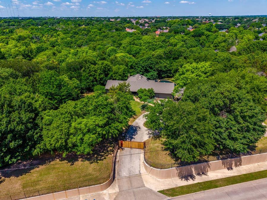 Property photo for 1107 N Cockrell Hill Road, DeSoto, TX