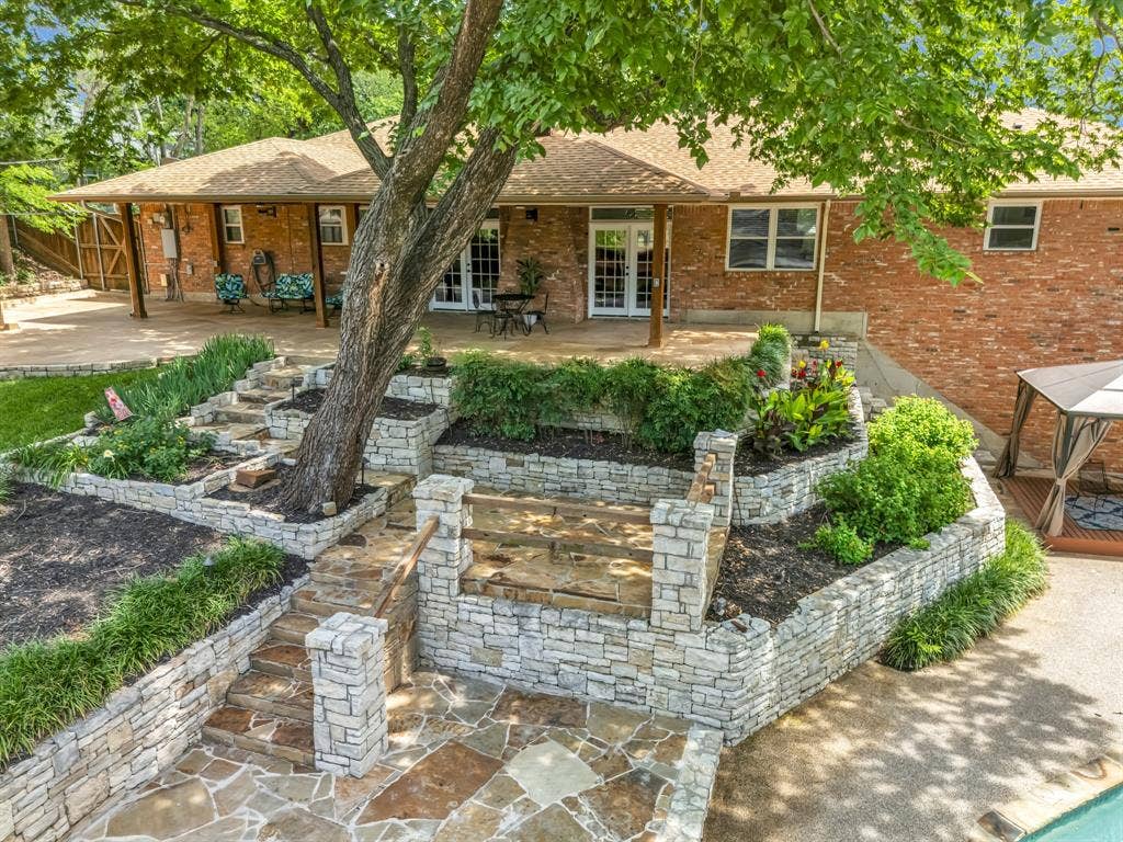 3908 Wildwood, Euless, TX 76040 Tiered garden and backyard