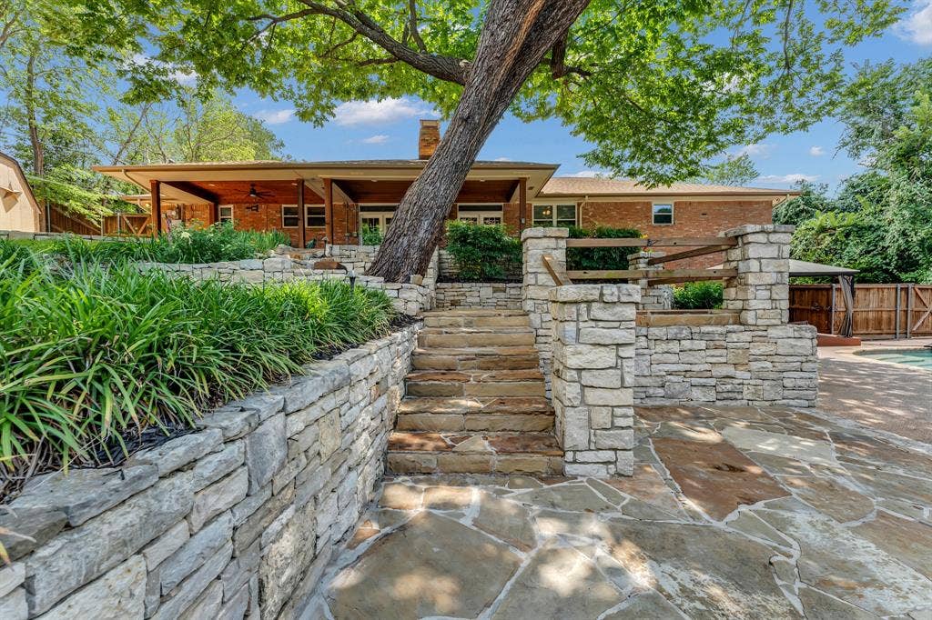 3908 Wildwood, Euless, TX 76040 3908 Wildwood, Euless, TX 76040