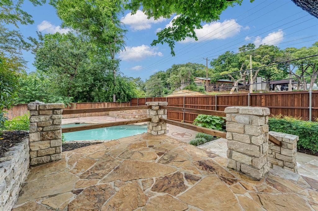 3908 Wildwood, Euless, TX 76040 3908 Wildwood, Euless, TX 76040