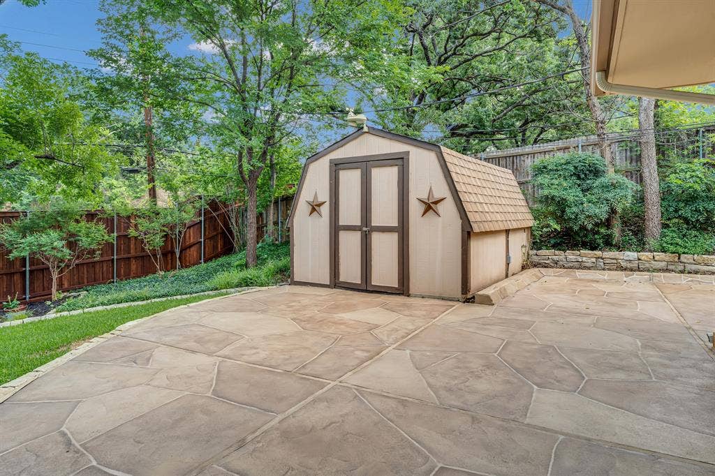 3908 Wildwood, Euless, TX 76040 3908 Wildwood, Euless, TX 76040