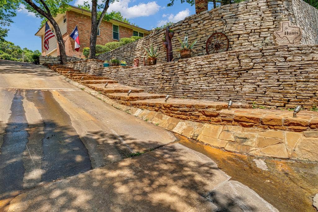 3908 Wildwood, Euless, TX 76040 3908 Wildwood, Euless, TX 76040