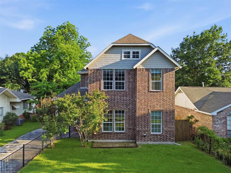 Property photo for 612 W 8th Street, Dallas, TX