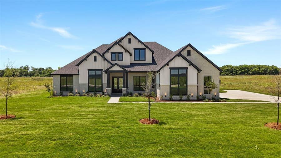 Property photo for 152 Aanya Lane, Waxahachie, TX
