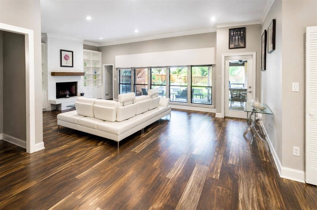 4315 Creekmeadow Drive, Dallas, TX 75287 Large open entry to living space