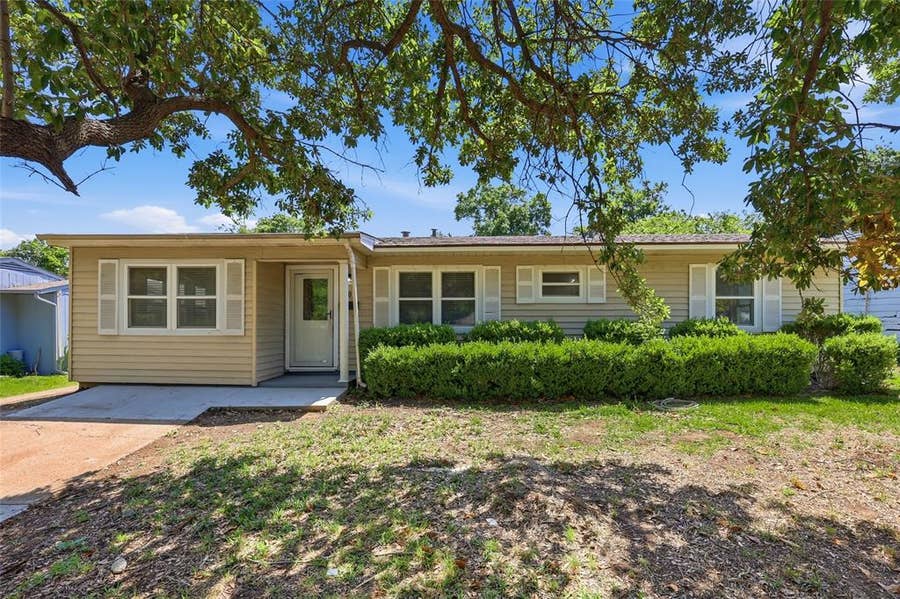 Property photo for 807 Highland Drive, Arlington, TX