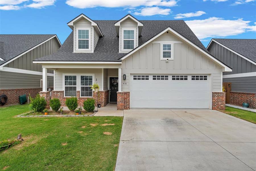 Property photo for 418 Travis Drive, McGregor, TX
