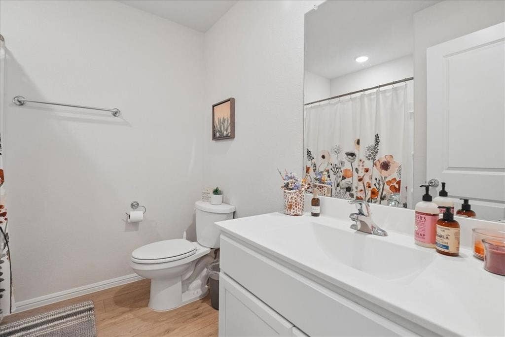 1004 Pineview Lane, Crowley, TX 76036 1004 Pineview Lane, Crowley, TX 76036