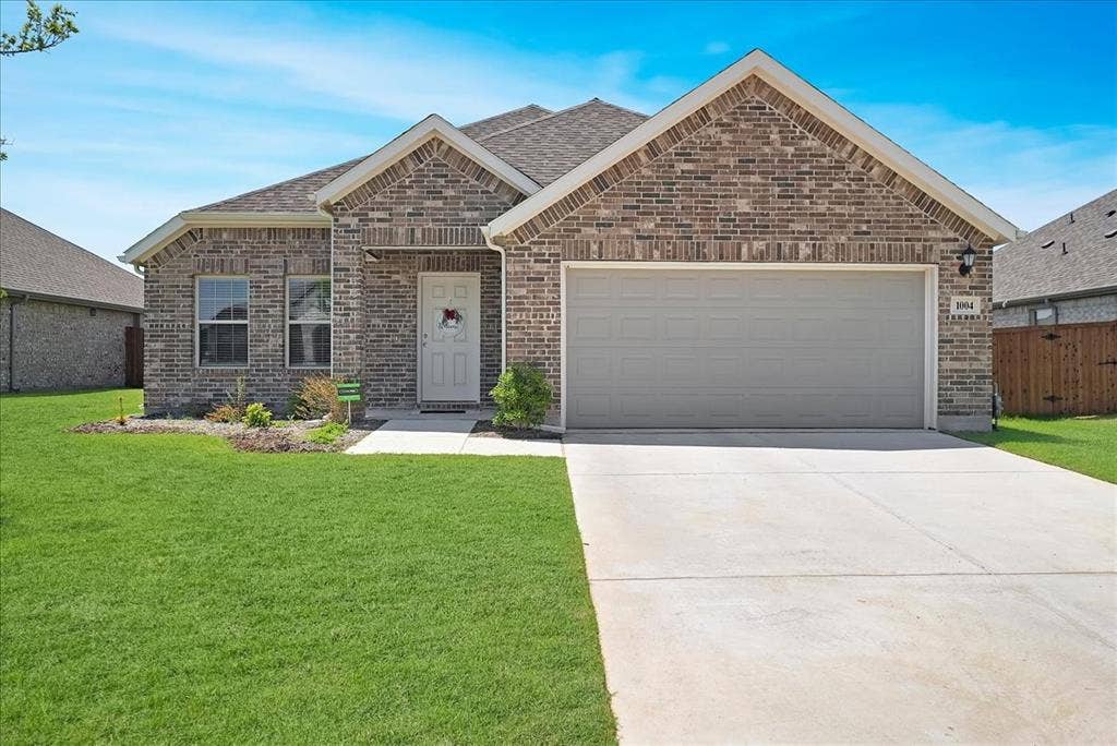 1004 Pineview Lane, Crowley, TX 76036 1004 Pineview Lane, Crowley, TX 76036