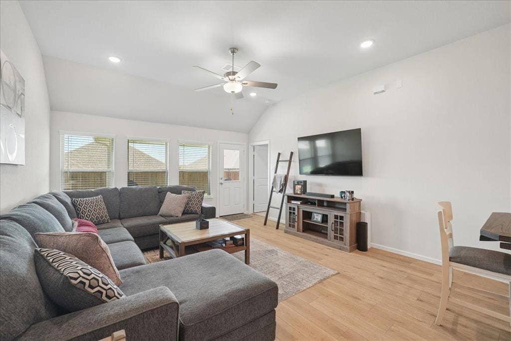 1004 Pineview Lane, Crowley, TX 76036 1004 Pineview Lane, Crowley, TX 76036