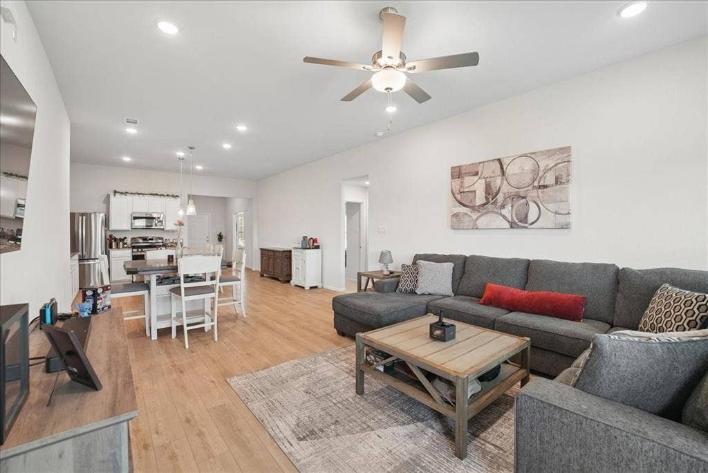 1004 Pineview Lane, Crowley, TX 76036 1004 Pineview Lane, Crowley, TX 76036
