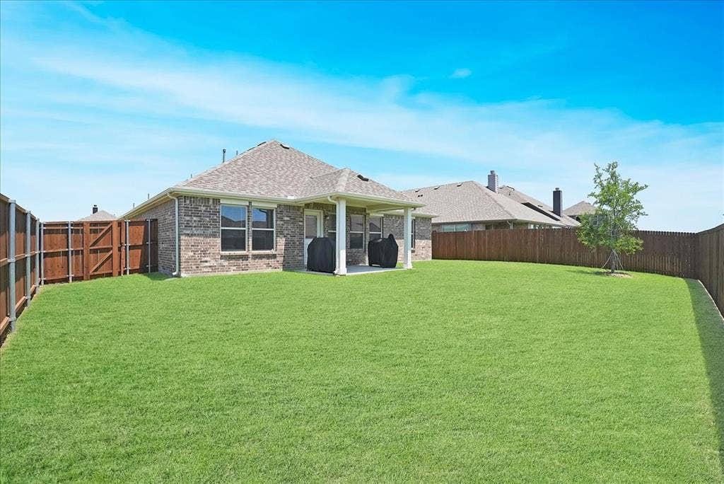 1004 Pineview Lane, Crowley, TX 76036 1004 Pineview Lane, Crowley, TX 76036