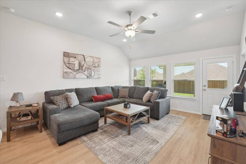 1004 Pineview Lane, Crowley, TX 76036 1004 Pineview Lane, Crowley, TX 76036