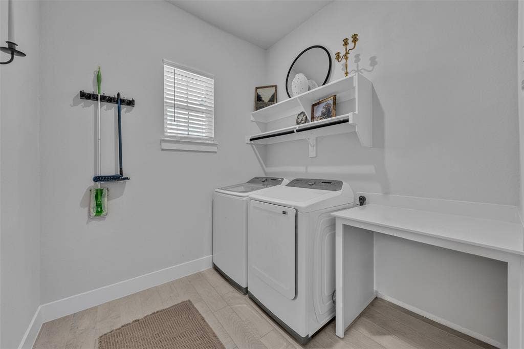2004 Willy Dilly Road, Springtown, TX 76082 Built-in hall tree with storage bench and integrated coat hooks