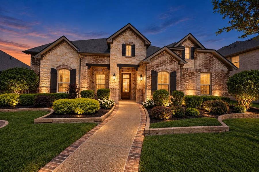 Property photo for 134 Pinewood Avenue, Red Oak, TX