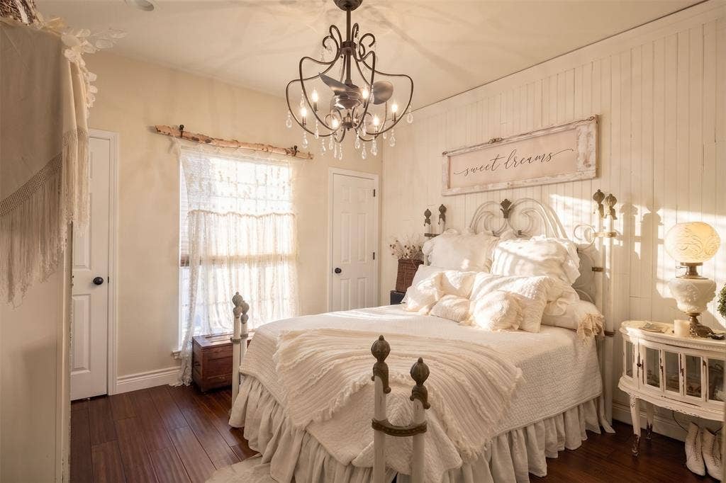 703 N Avalon Court, Granbury, TX 76048 703 N Avalon Court, Granbury, TX 76048