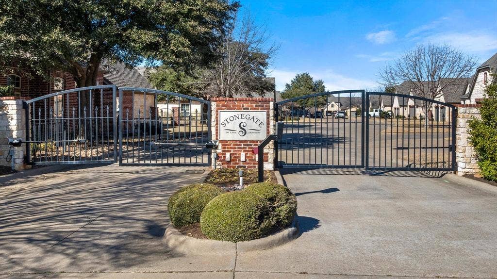 703 N Avalon Court, Granbury, TX 76048 703 N Avalon Court, Granbury, TX 76048
