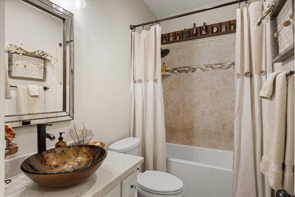 703 N Avalon Court, Granbury, TX 76048 703 N Avalon Court, Granbury, TX 76048