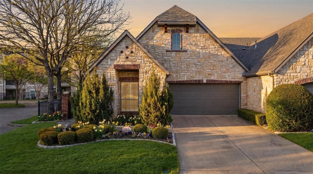 703 N Avalon Court, Granbury, TX 76048 703 N Avalon Court, Granbury, TX 76048