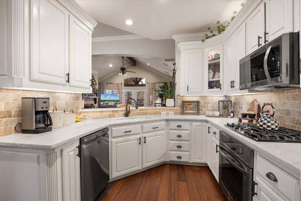 703 N Avalon Court, Granbury, TX 76048 703 N Avalon Court, Granbury, TX 76048